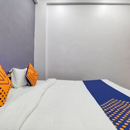 Spot On 76764 Hotel Lux Indore Bagian luar foto