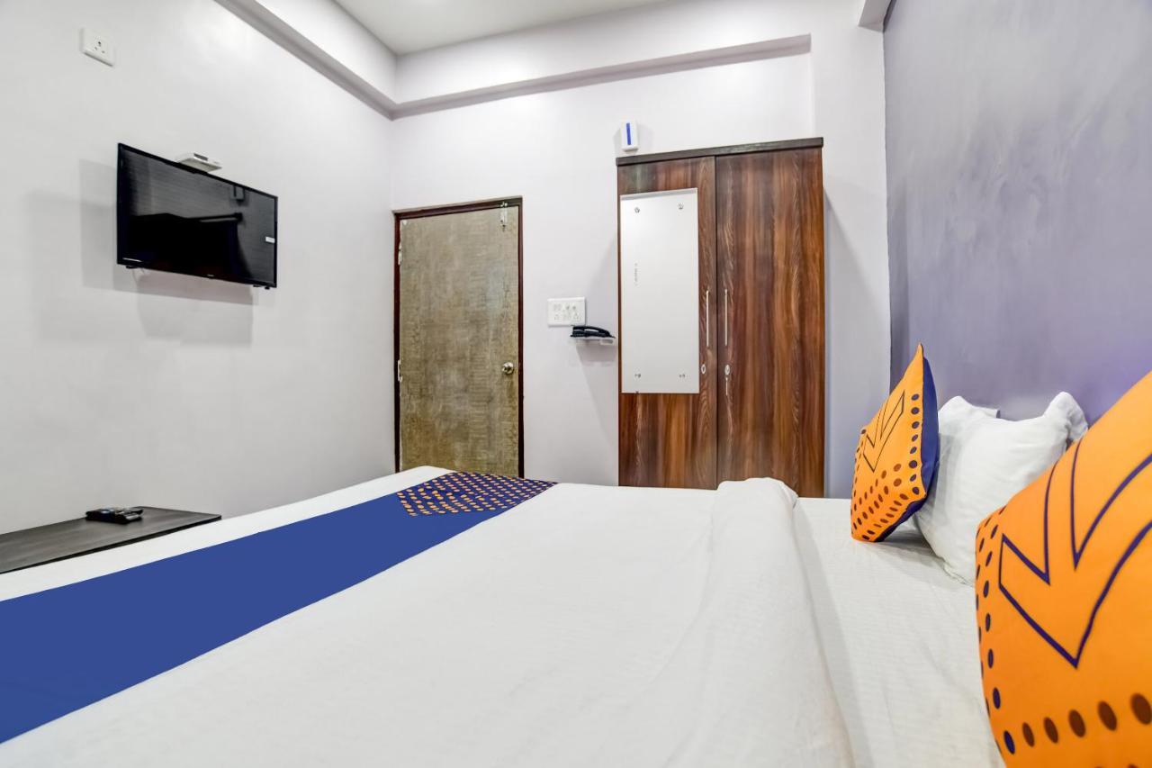 Spot On 76764 Hotel Lux Indore Bagian luar foto