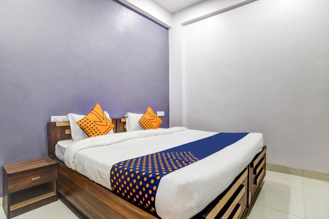 Spot On 76764 Hotel Lux Indore Bagian luar foto