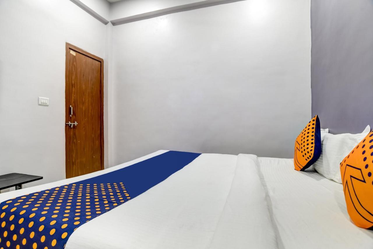 Spot On 76764 Hotel Lux Indore Bagian luar foto