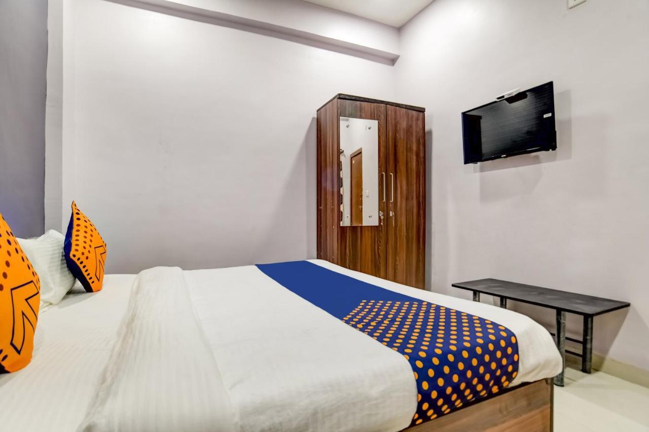 Spot On 76764 Hotel Lux Indore Bagian luar foto