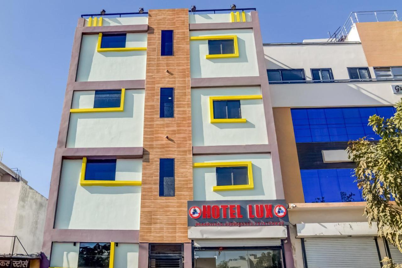 Spot On 76764 Hotel Lux Indore Bagian luar foto