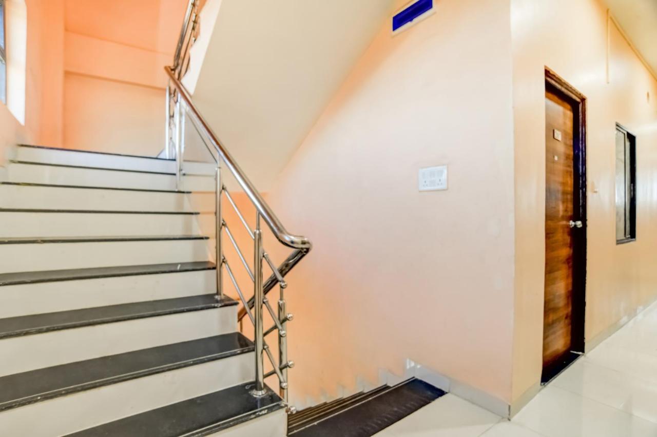 Spot On 76764 Hotel Lux Indore Bagian luar foto