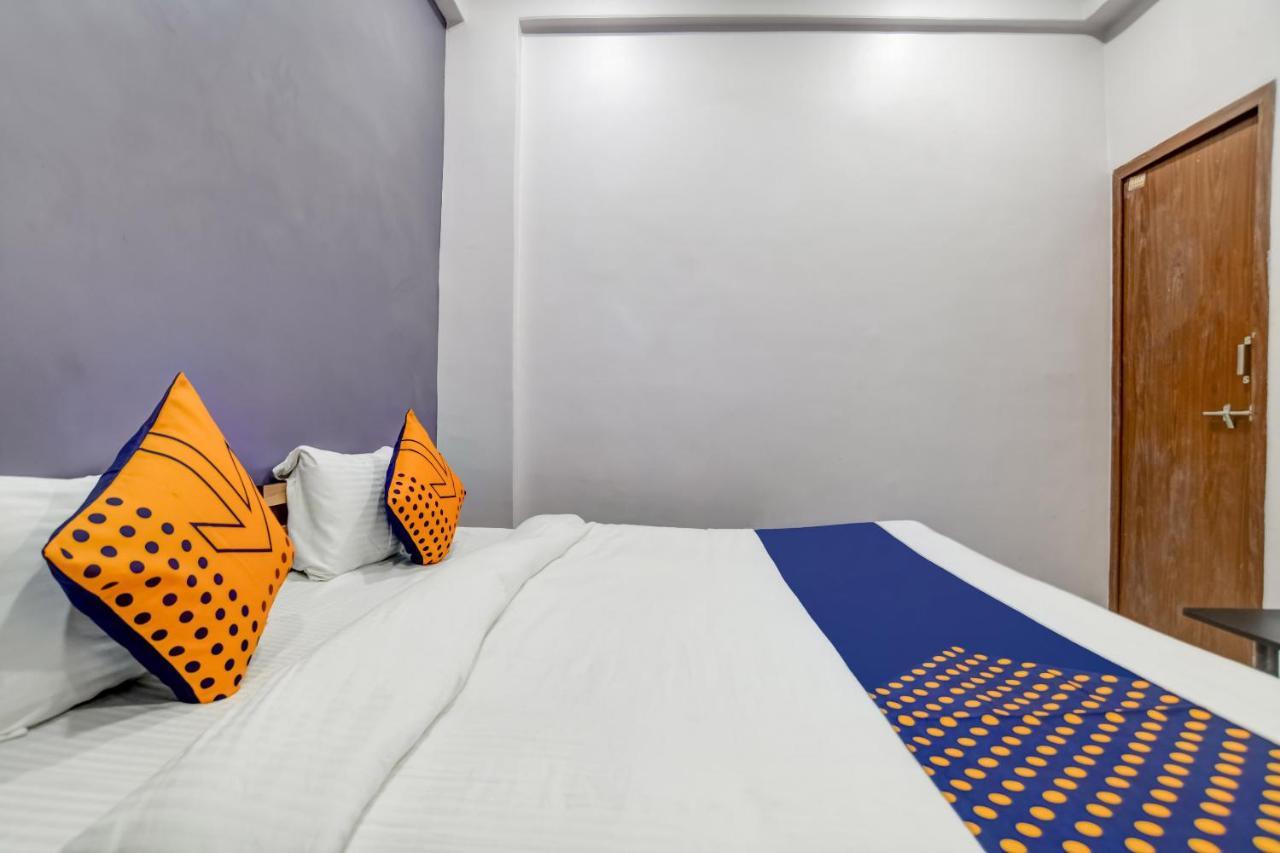 Spot On 76764 Hotel Lux Indore Bagian luar foto
