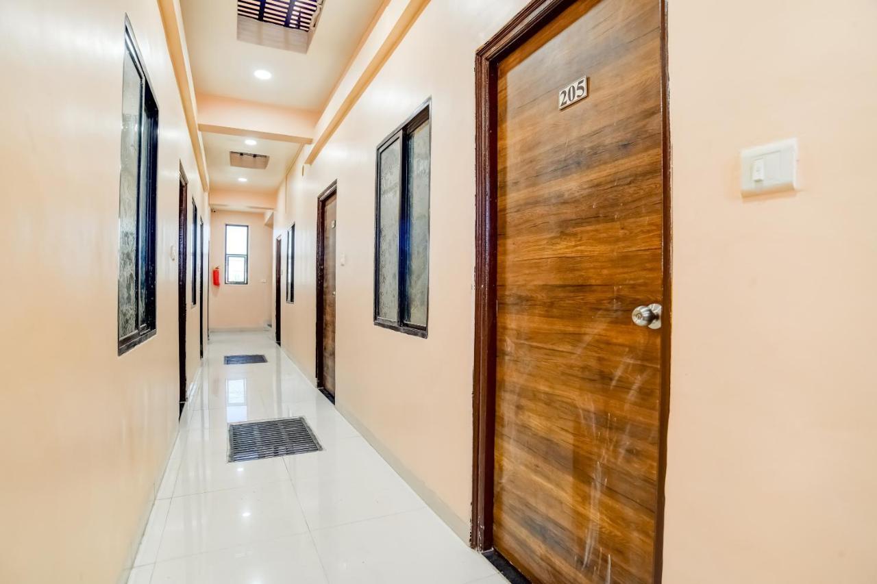 Spot On 76764 Hotel Lux Indore Bagian luar foto
