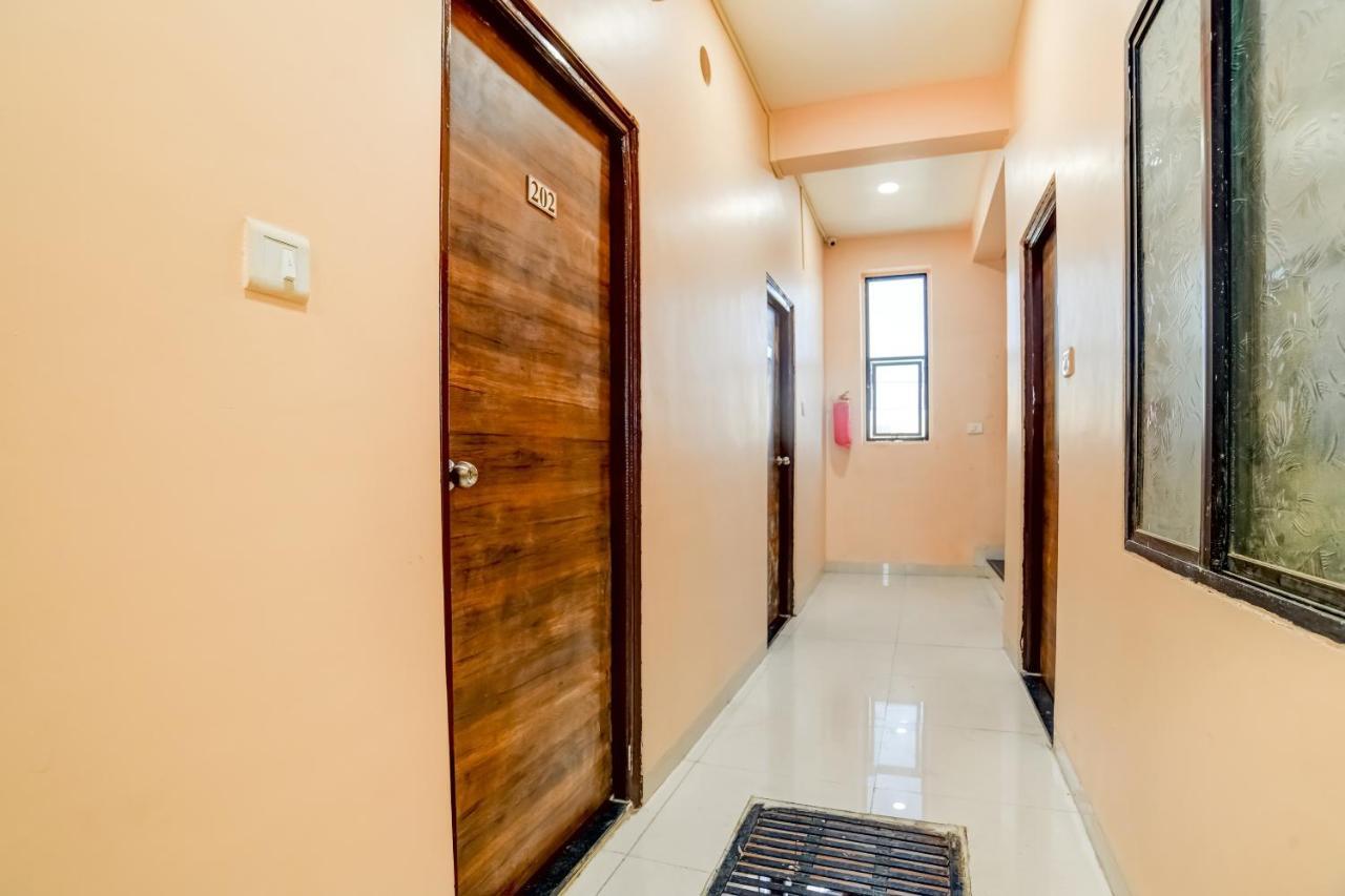 Spot On 76764 Hotel Lux Indore Bagian luar foto