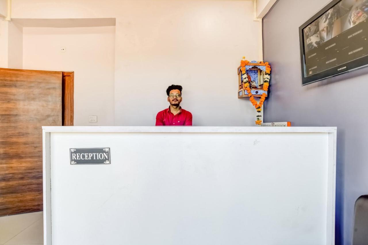 Spot On 76764 Hotel Lux Indore Bagian luar foto