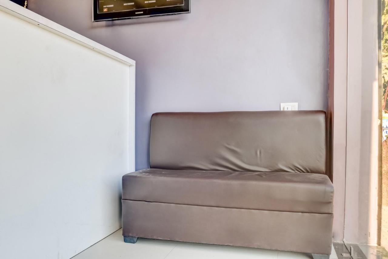 Spot On 76764 Hotel Lux Indore Bagian luar foto