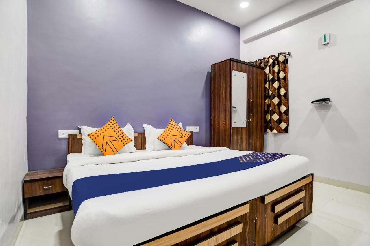 Spot On 76764 Hotel Lux Indore Bagian luar foto