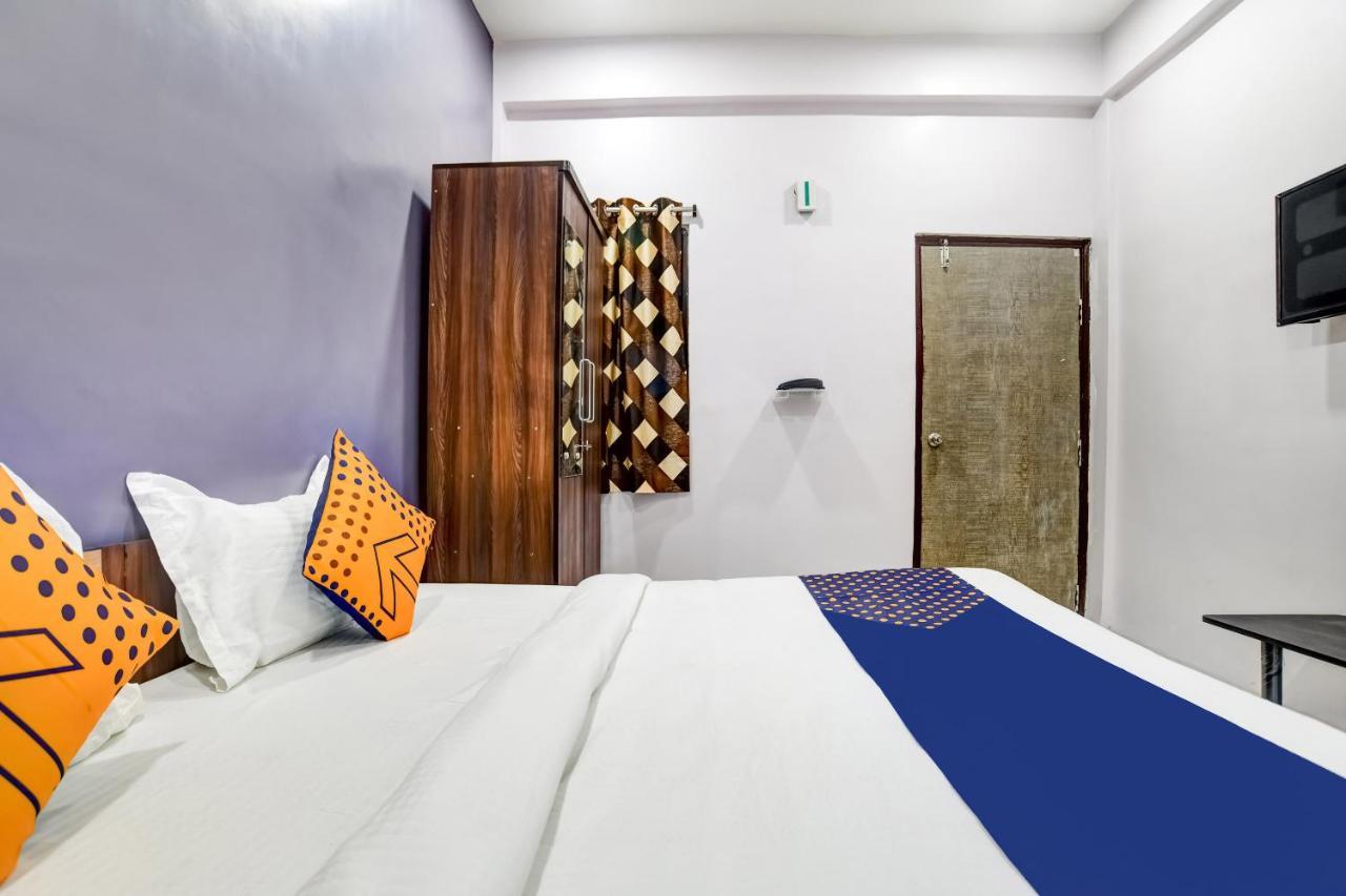 Spot On 76764 Hotel Lux Indore Bagian luar foto
