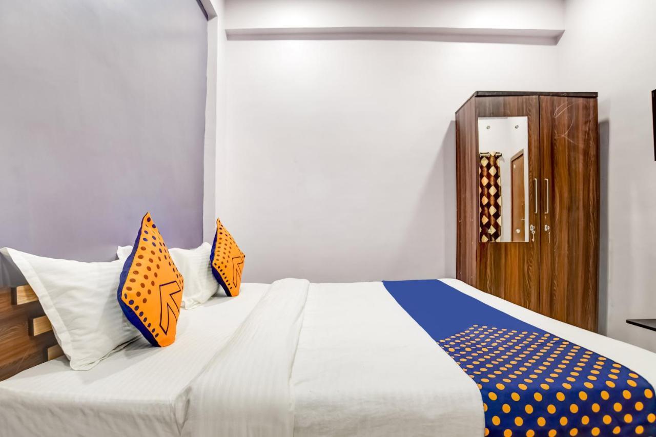 Spot On 76764 Hotel Lux Indore Bagian luar foto