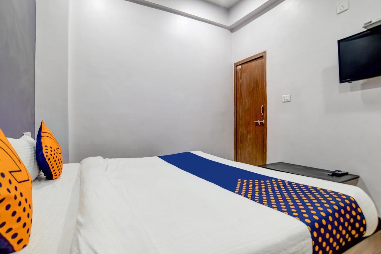 Spot On 76764 Hotel Lux Indore Bagian luar foto