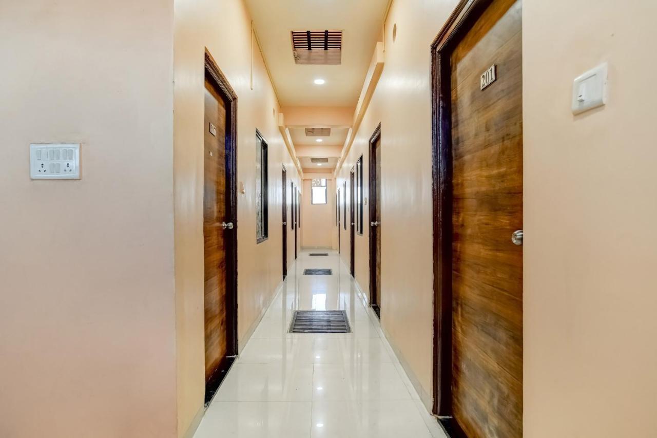 Spot On 76764 Hotel Lux Indore Bagian luar foto