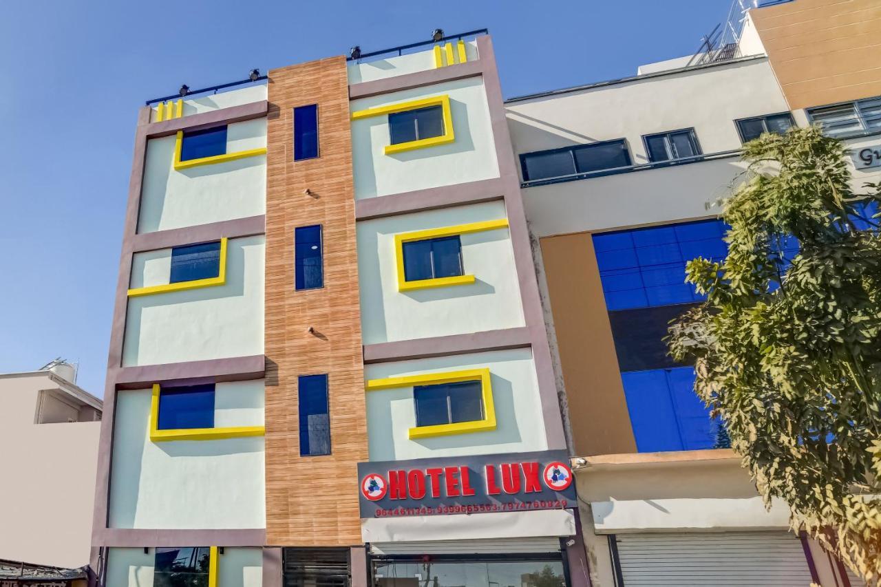 Spot On 76764 Hotel Lux Indore Bagian luar foto