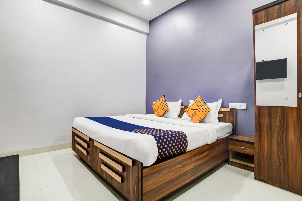 Spot On 76764 Hotel Lux Indore Bagian luar foto
