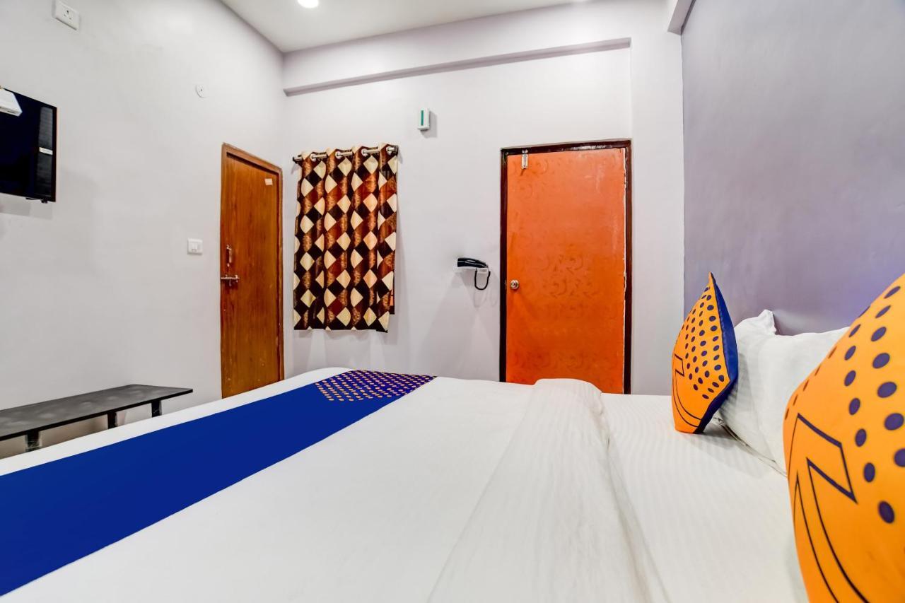 Spot On 76764 Hotel Lux Indore Bagian luar foto
